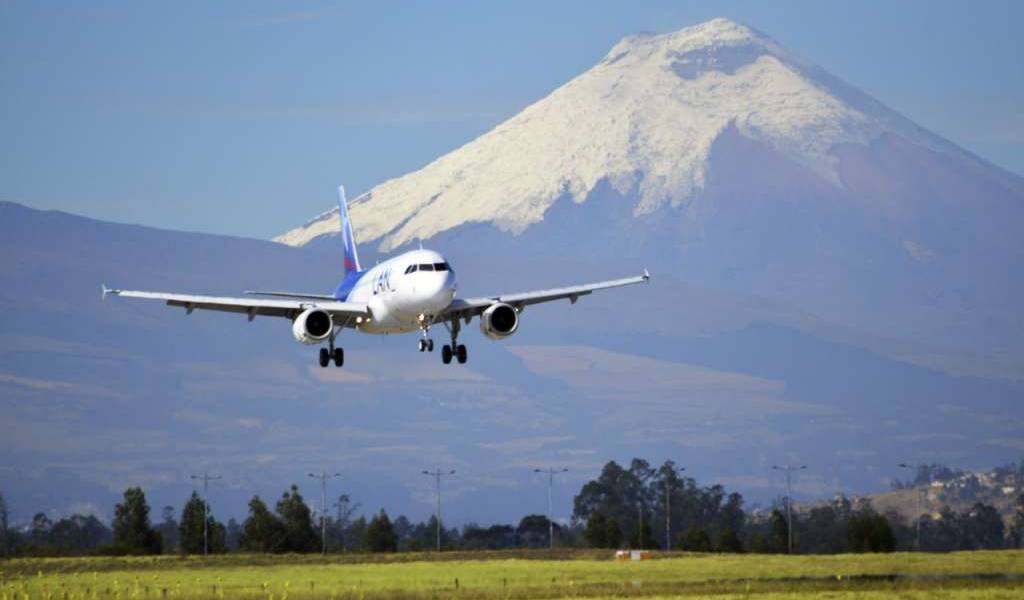 Ecuatorianos vulnerables que regresen al país podrán ir a cuarentena en casas