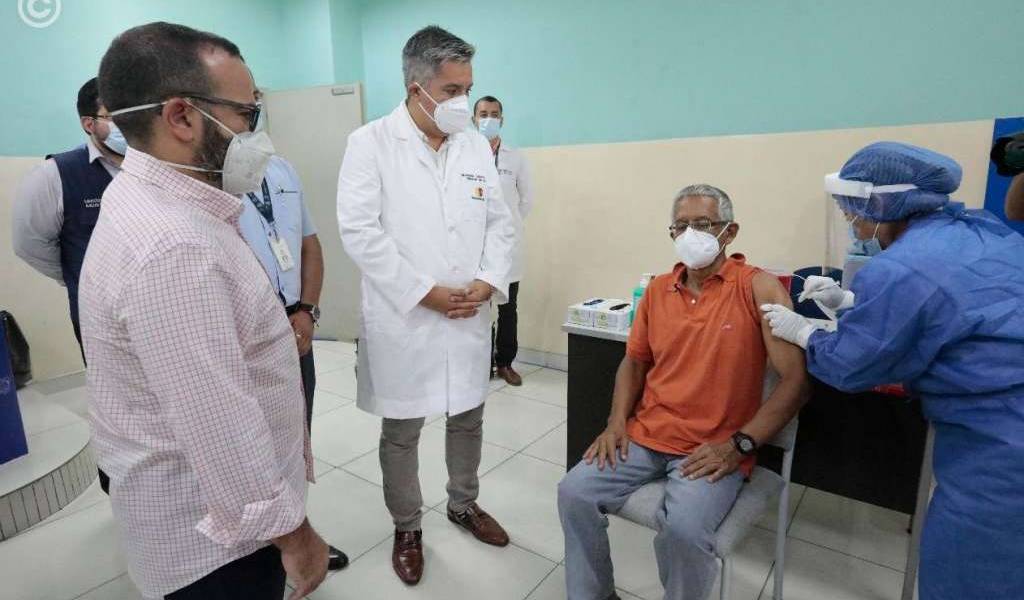 Proceso de vacunación se normalizó para adultos mayores