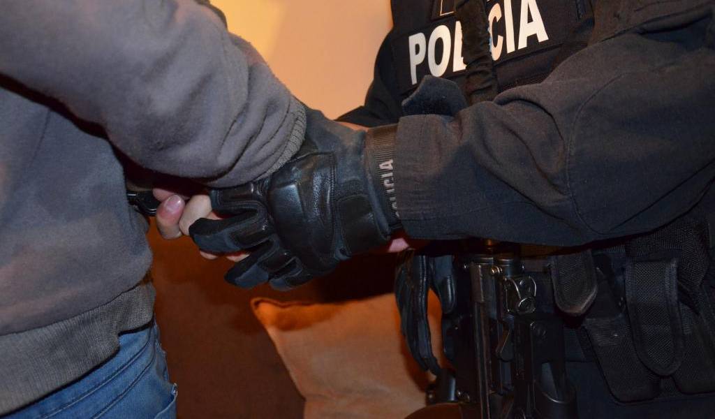 Cinco detenidos por robo a locales comerciales y buses en Quevedo