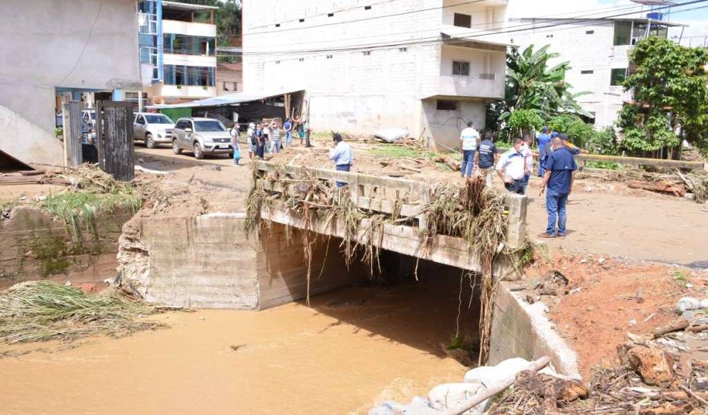 16 familias fueron evacuadas por fuertes inundaciones en el cantón Balsas, en El Oro
