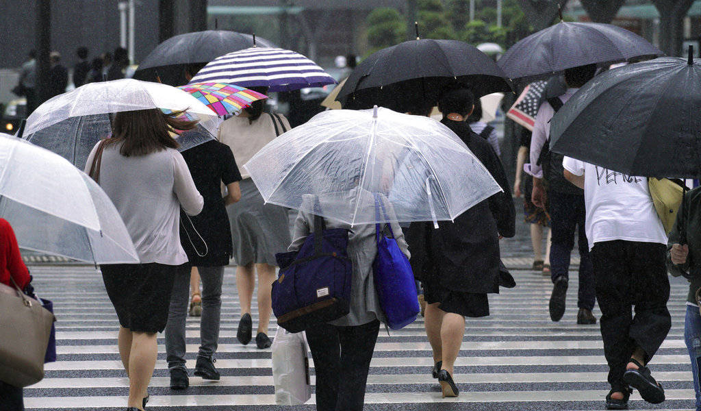 Tifón obliga a cancelar vuelos en Tokio