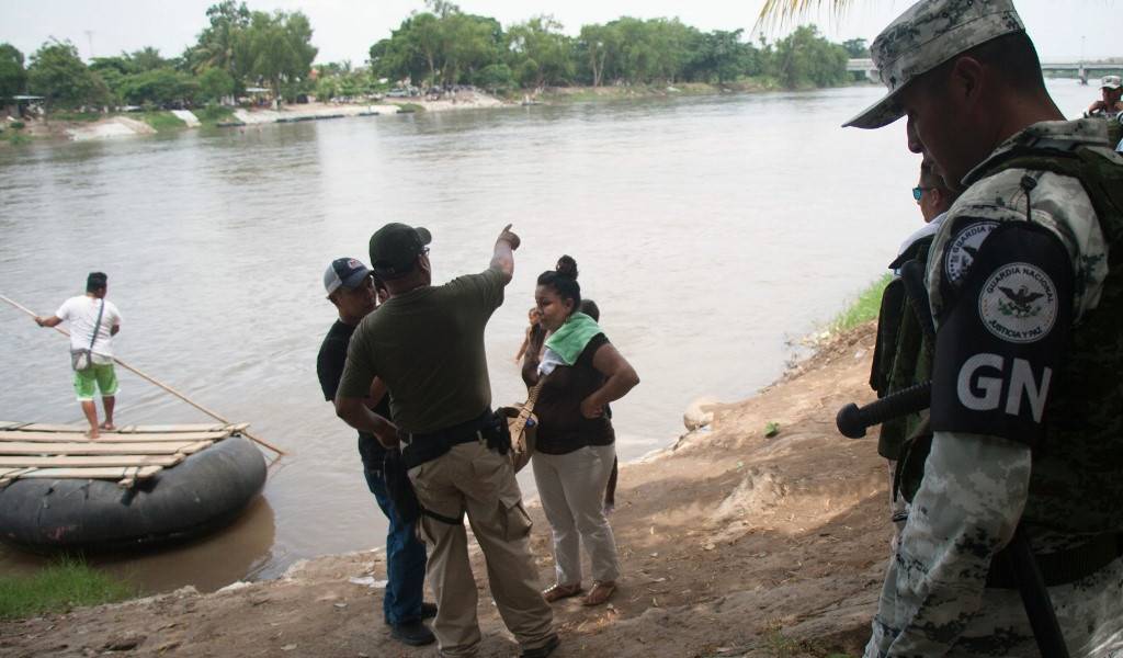Policía detiene camión con 228 migrantes en sur de México