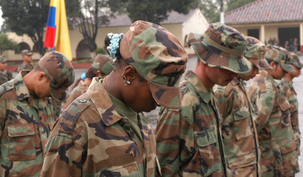 Seis presuntos miembros de FARC se entregaron en Esmeraldas