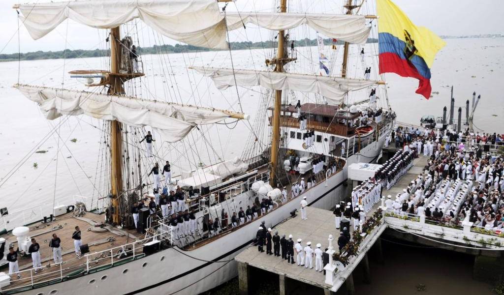 Buque Escuela Guayas dio la vuelta al mundo y acodera en el Río Guayas