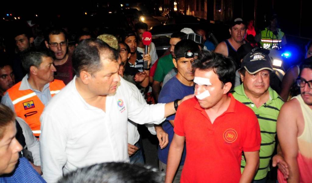 Aumenta a 272 la cifra de muertos tras el terremoto, informó Rafael Correa