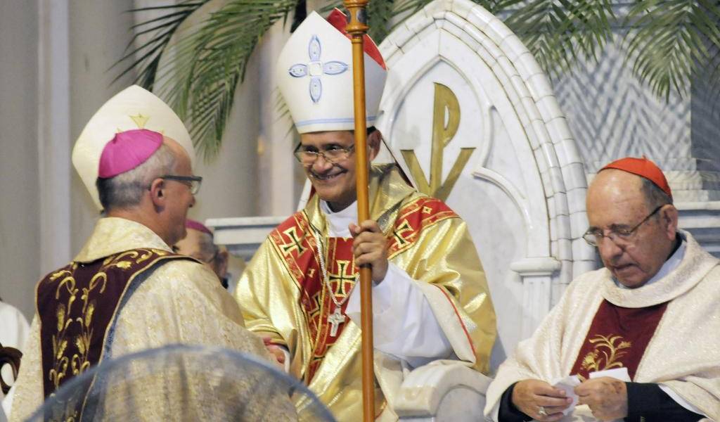 Monseñor Luis Cabrera ya es oficialmente arzobispo de Guayaquil
