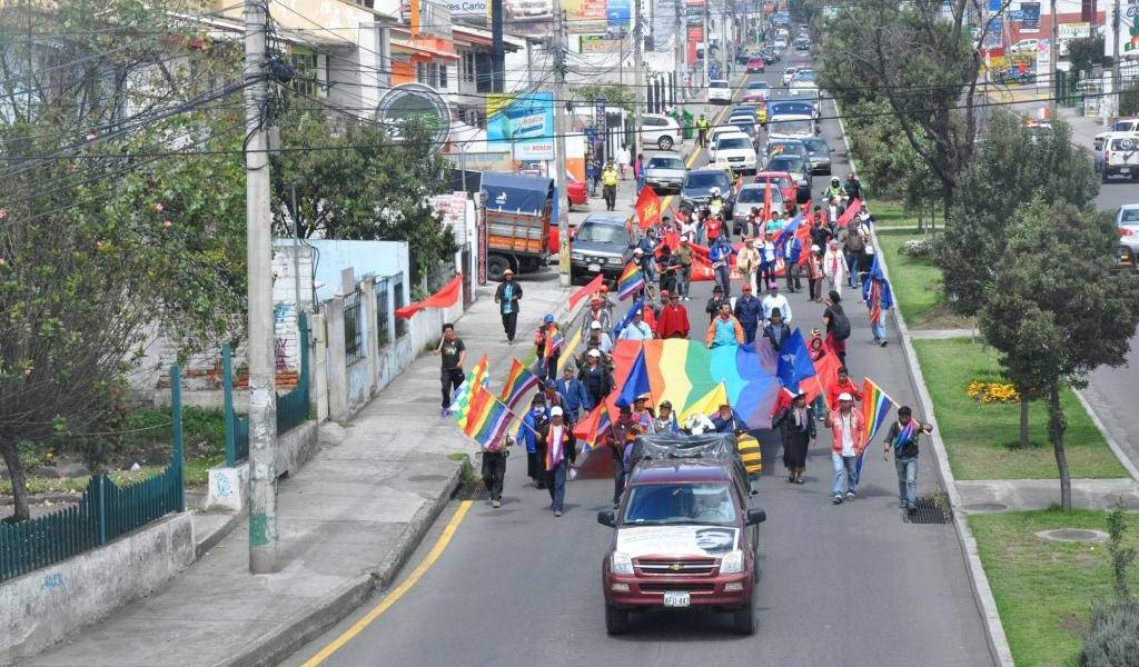 La &#039;Marcha del agua&#039; recorrió Latacunga antes de llegar a Quito