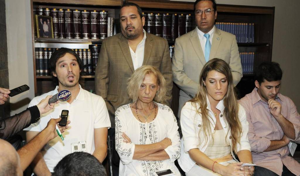 Serrano confirma identidad de argentinas, familiares desconfían del anuncio