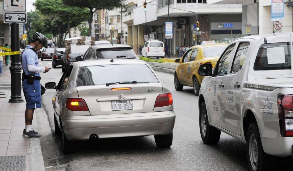 Casi 200 sancionados por infringir nueva ordenanza de tránsito en Guayaquil