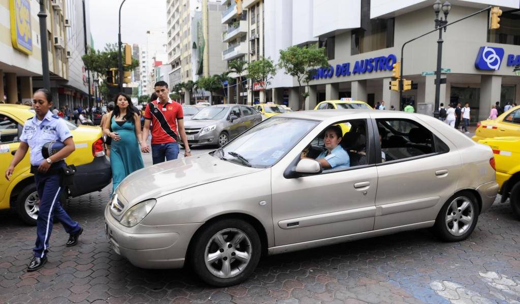 Casi 200 sancionados por infringir nueva ordenanza de tránsito en Guayaquil