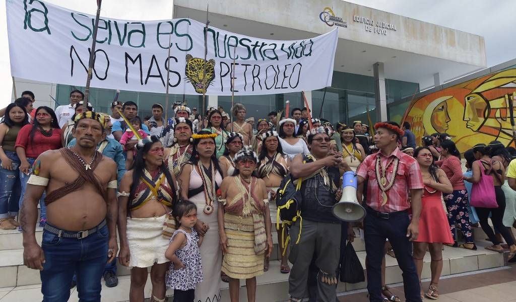 Indígenas marchan contra explotación petrolera