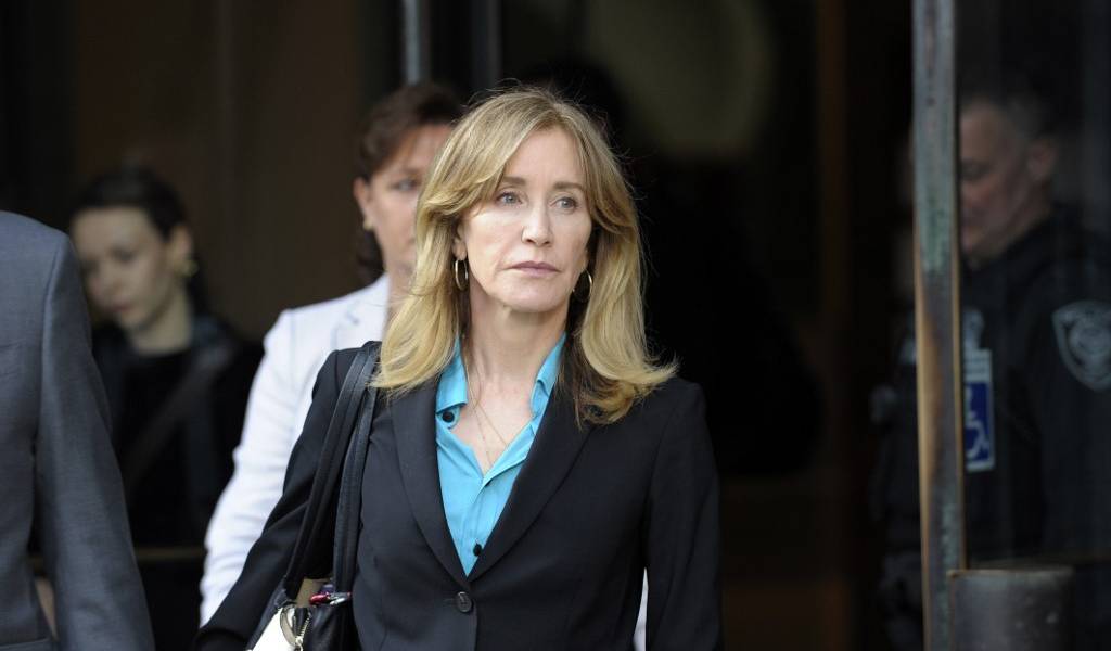 Felicity Huffman se declara culpable en caso de fraude universitario