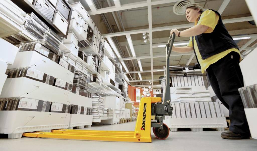 Miles de ecuatorianos perjudicados por cierre de empresa de paquetería en España