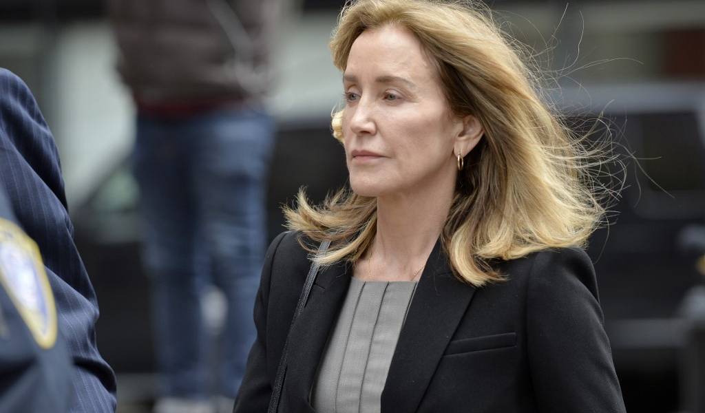 Felicity Huffman se declara culpable por fraude