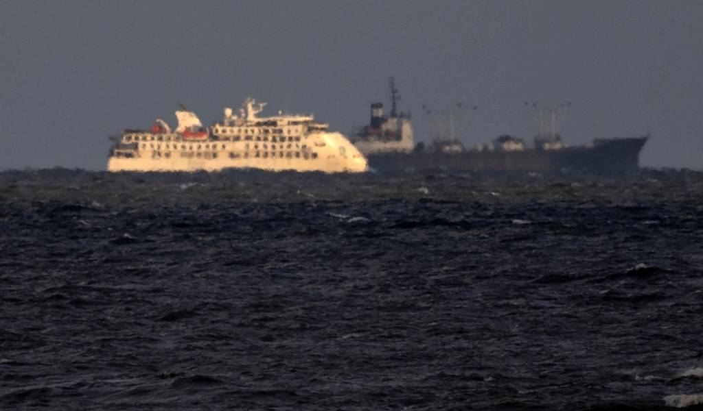 Más de 80 casos de coronavirus en crucero anclado en Uruguay
