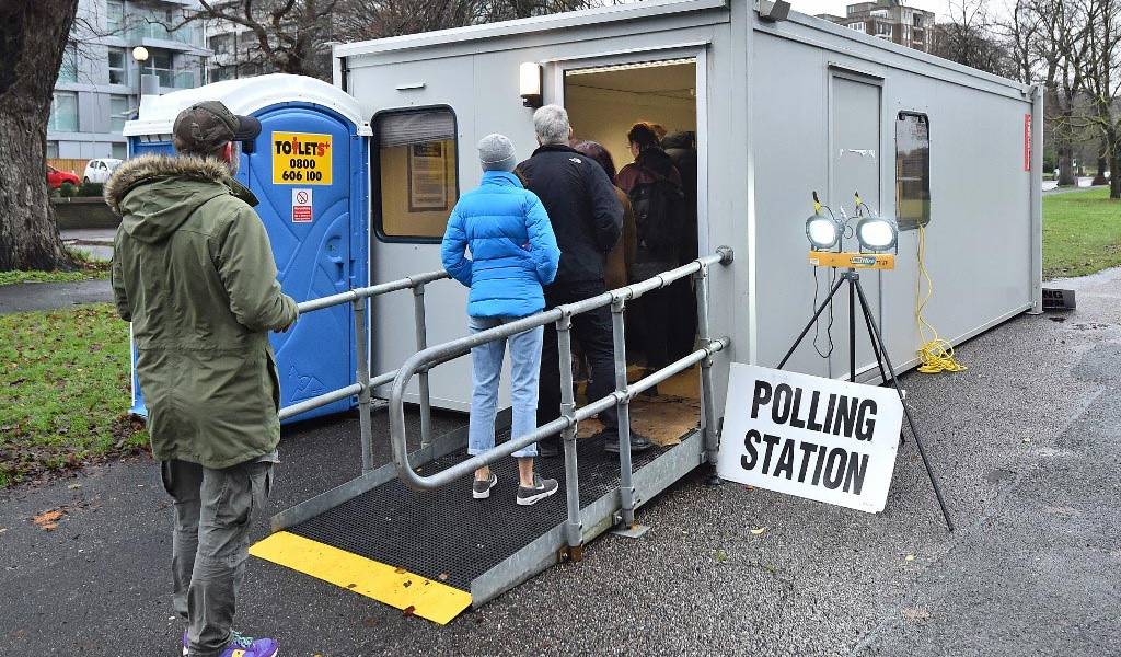 Reino Unido vota en legislativas que definirán Brexit