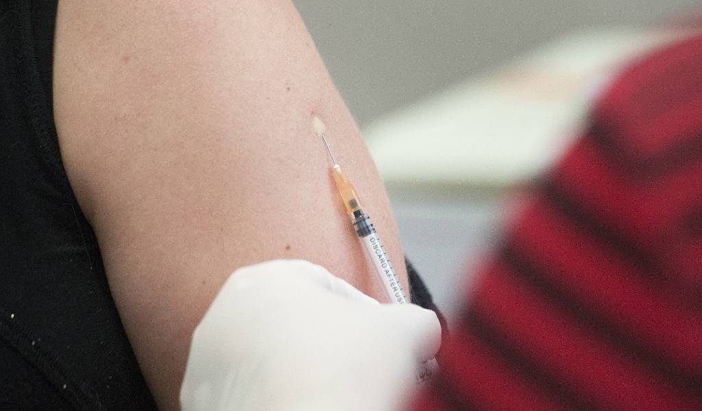 Se acelera la carrera por la vacuna contra la COVID-19