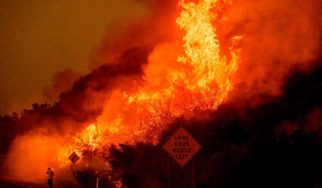 6.300 desalojados por incendio en montañas de California