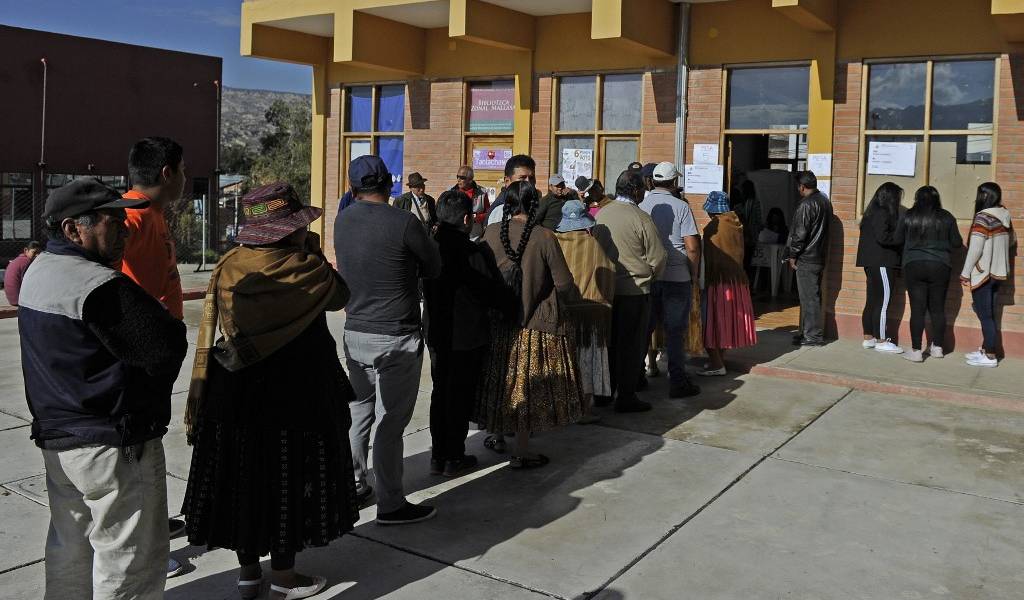 Cierran mesas de votación en Bolivia, en jornada de calma