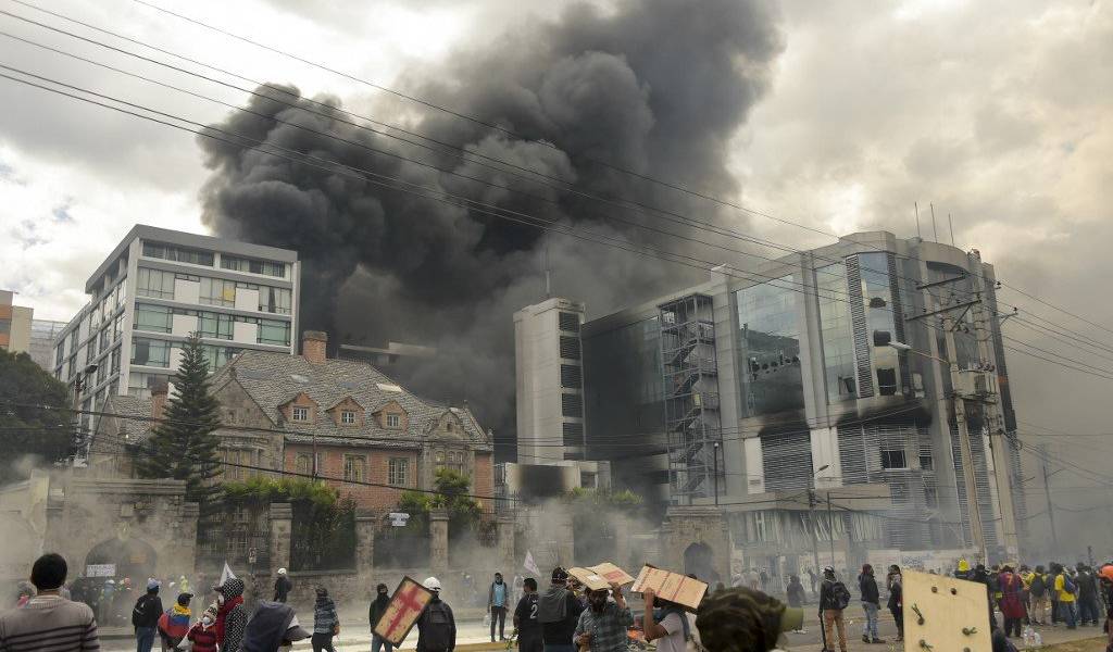 Contraloría trata de retomar su trabajo en oficinas prestadas de Quito