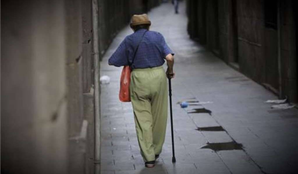 Adulto mayor cortó sus venas en señal de protesta al no conseguir su jubilación en Quito