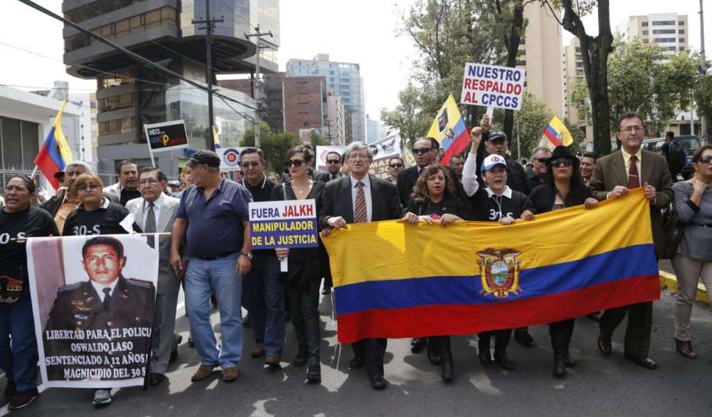 Marchan en respaldo a gestión del Consejo transitorio