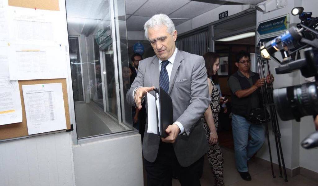 Fernando Bustamante se desafilia de Alianza Pais