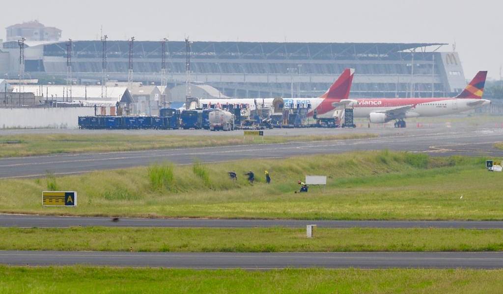 Todos los aeropuertos de Ecuador empezarán a operar el 1 de junio