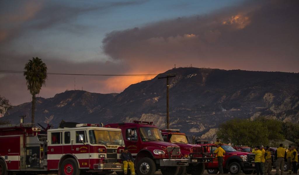 Trump hace nueva amenaza de privar a California de ayuda para incendios