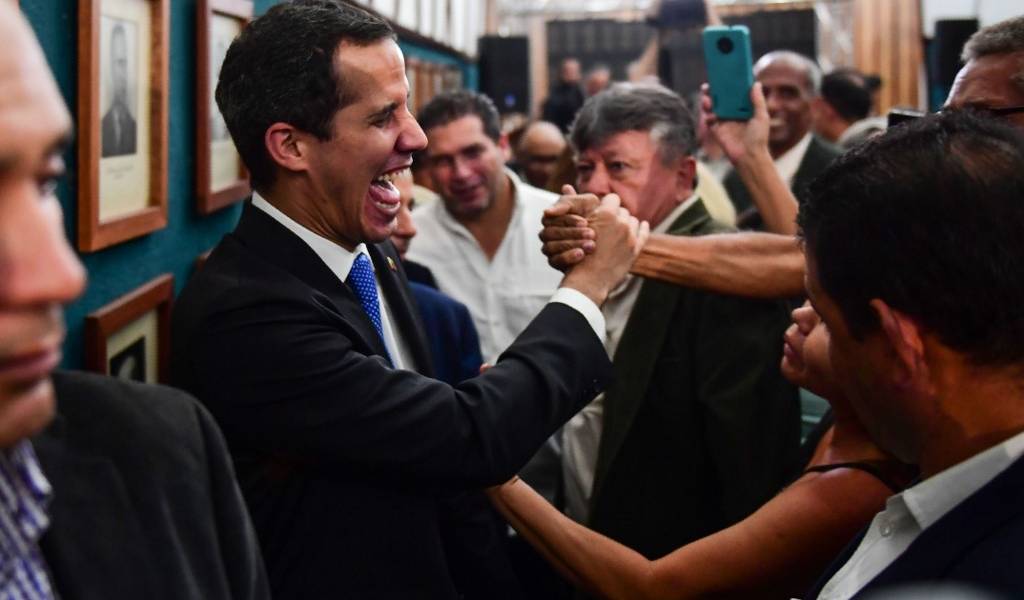 Guaidó anuncia contactos en Noruega para mediación