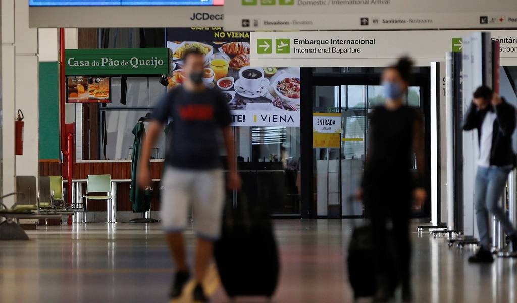 Brasil exigirá examen negativo de COVID para entrar al país