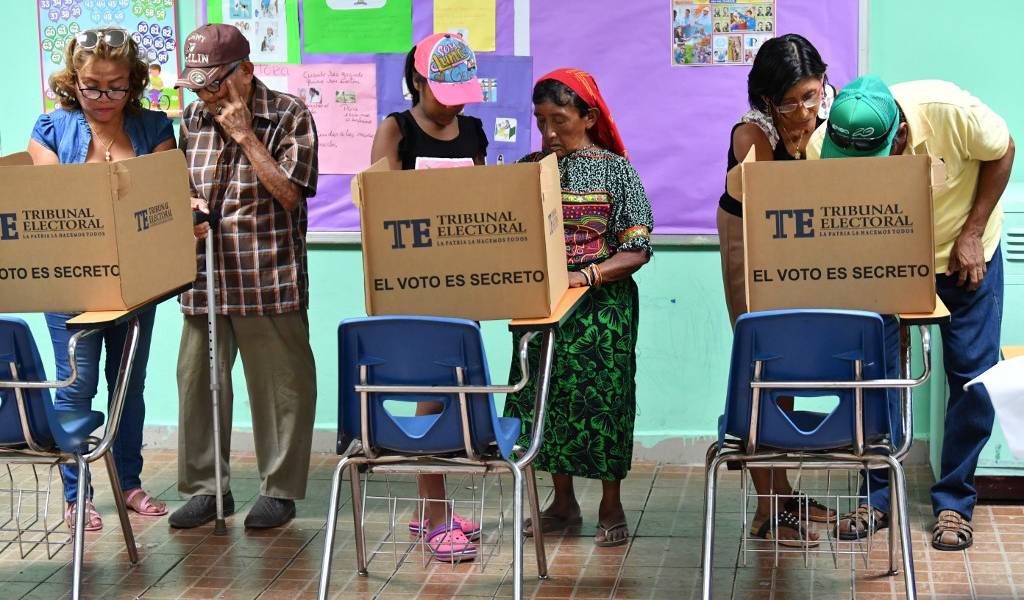 Cierran urnas para elecciones generales en Panamá