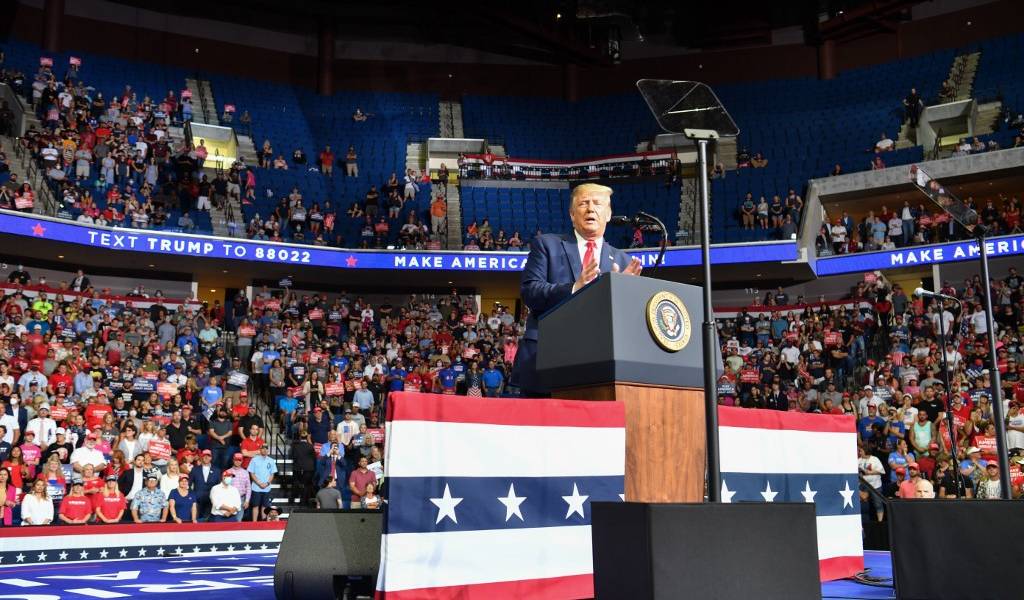 Equipo de Trump culpa a manifestantes por baja asistencia a mitin en Tulsa