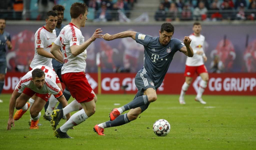 Robert Lewandowski es pretendido por el PSG y M. United
