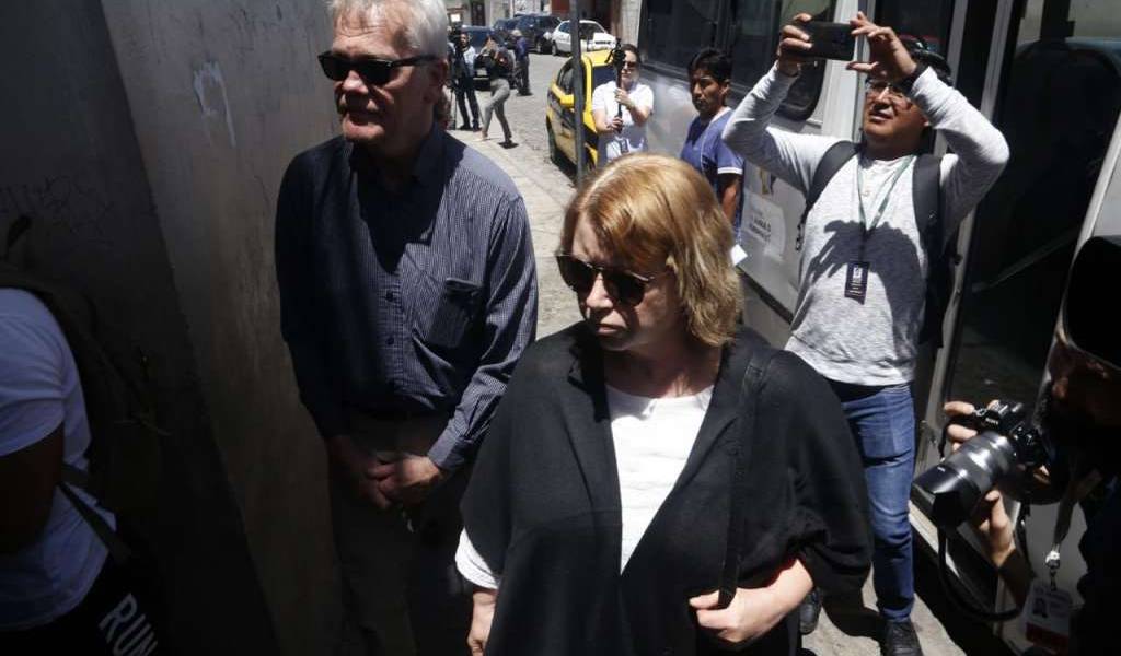 Padres de Ola Bini: “solo es amigo de Assange”