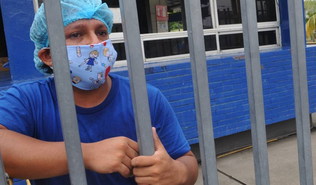 Hombre busca el cuerpo de su padre hace más de dos semanas en Guayaquil
