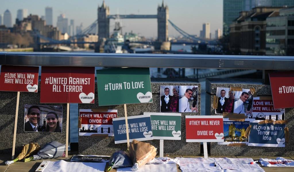 Emotivo homenaje a las víctimas del atentado del Puente de Londres