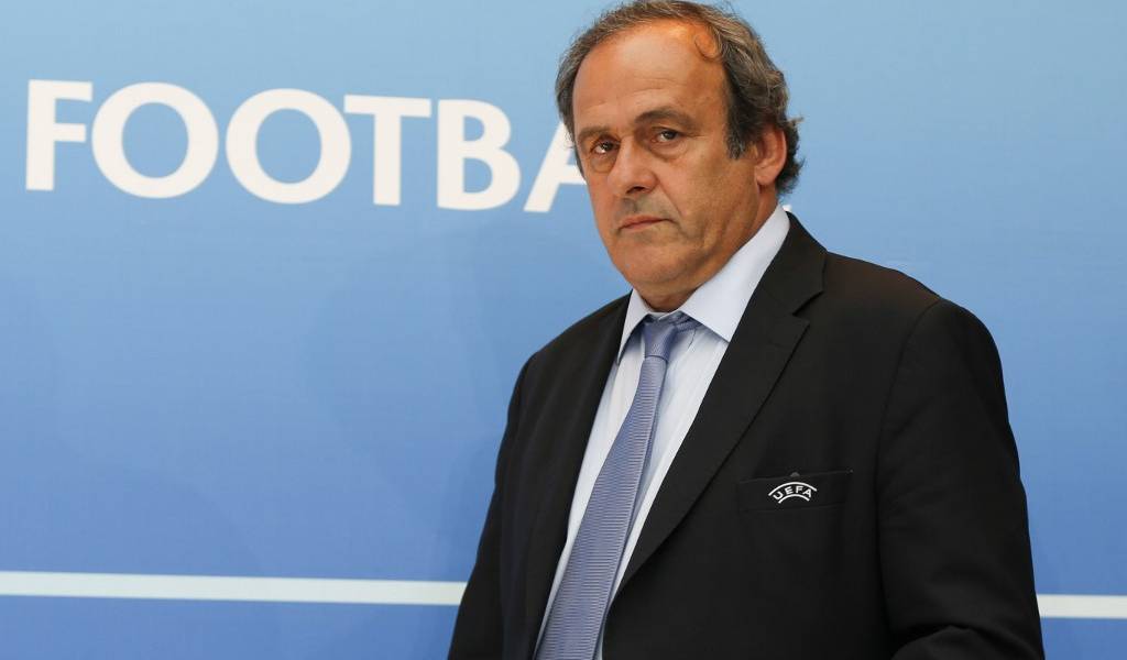 Blatter asegura que le &quot;sorprende la detención de Platini&quot;