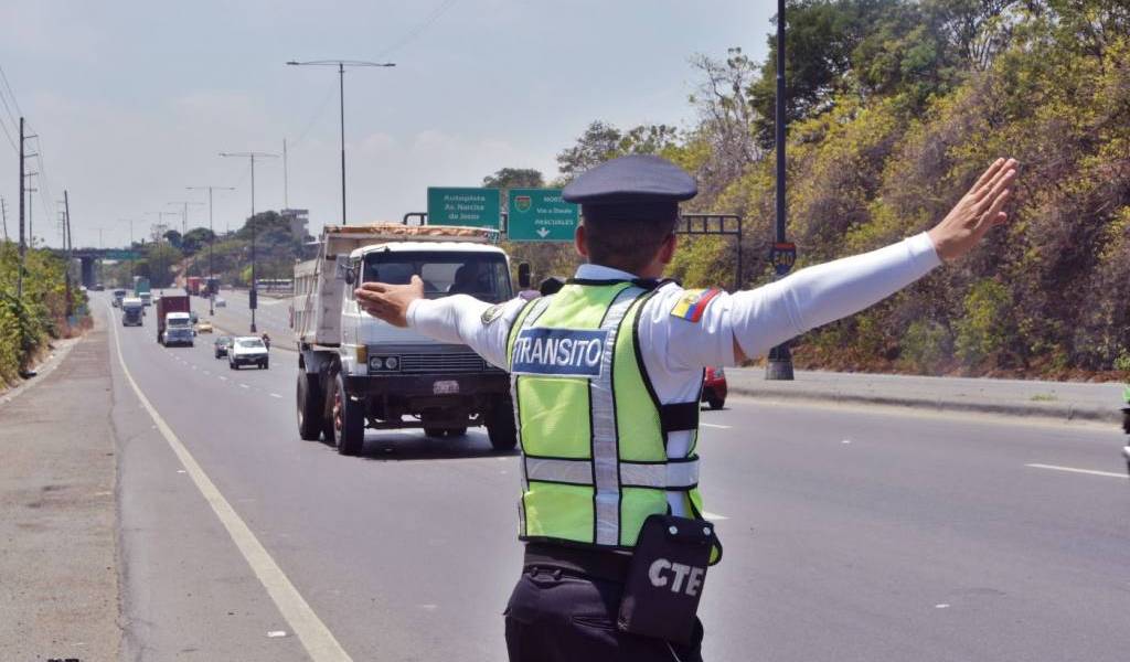Agentes de tránsito acusados de robo en carreteras del Guayas