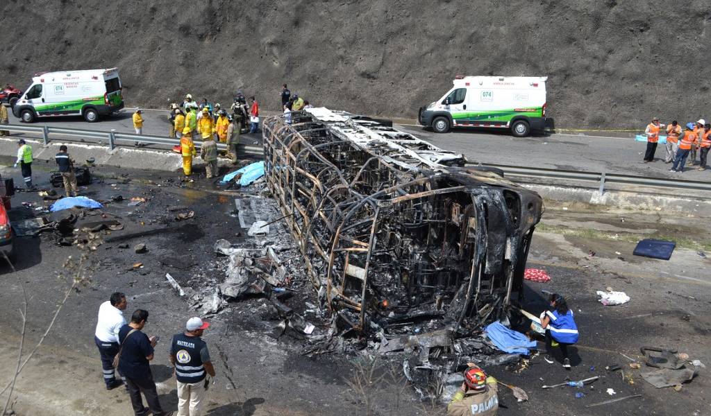 Accidente de carretera causa 21 muertos en el este de México