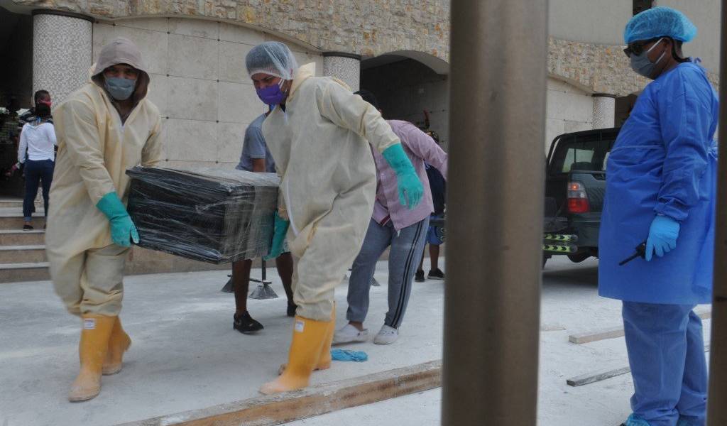 38 familias guayaquileñas reclaman cuerpos de seres queridos