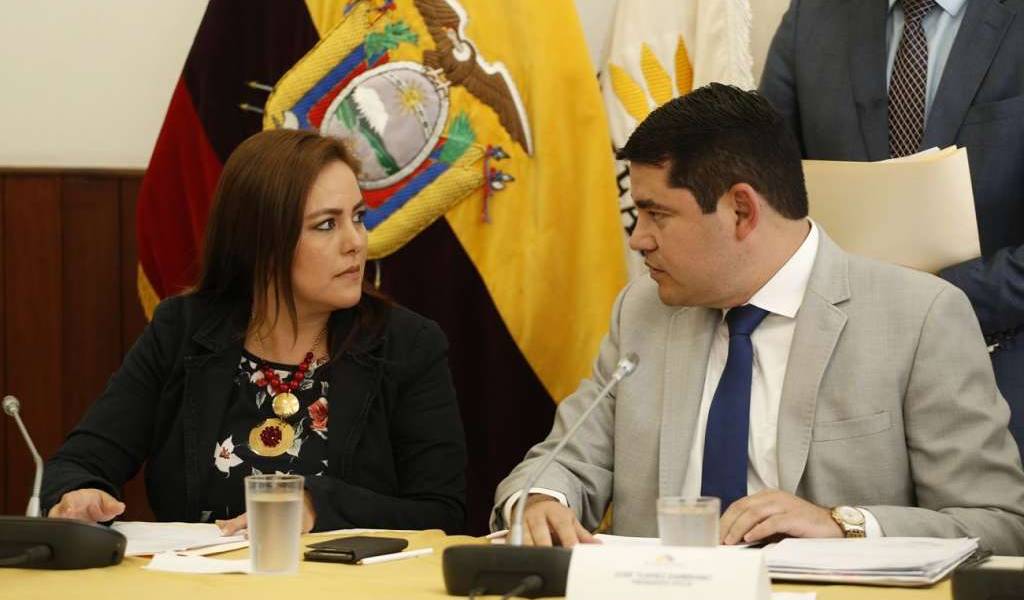 Tuárez se defiende en medio de disturbios