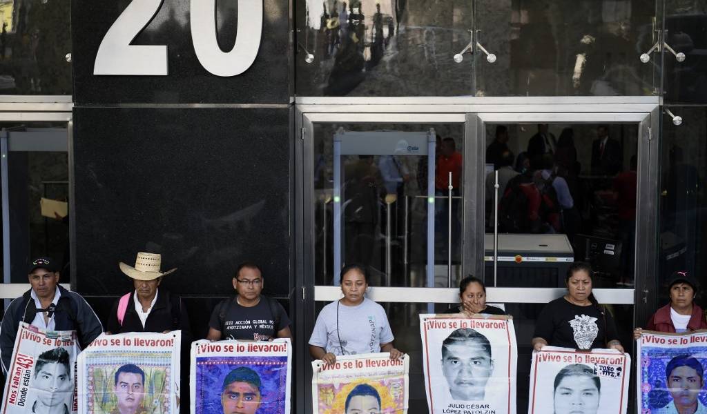 México: padres de 43 estudiantes desaparecidos exigen veracidad