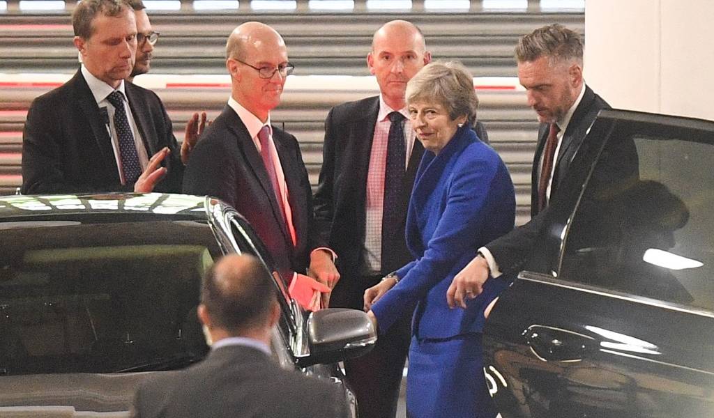 May propone nuevo acuerdo de Brexit con opción de segundo referéndum