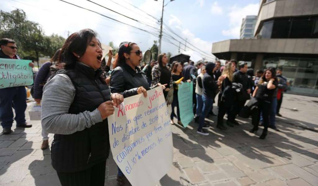 Servidores del Ministerio de Educación realizan protestas