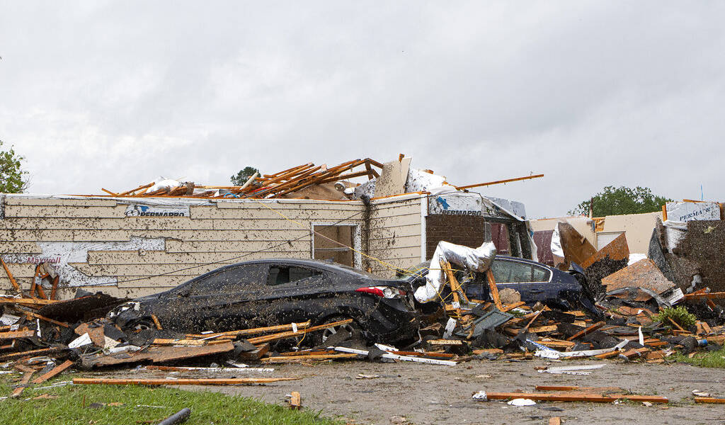 Aumentan a 11 los muertos en EEUU por tornados en Misisipi