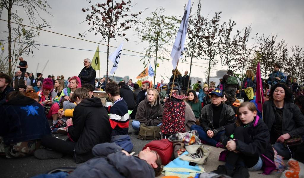 Detenidos en marchas por clima en Londres