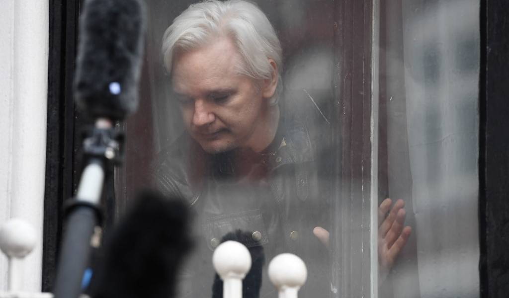 Assange intentó crear un &quot;centro de espionaje&quot;