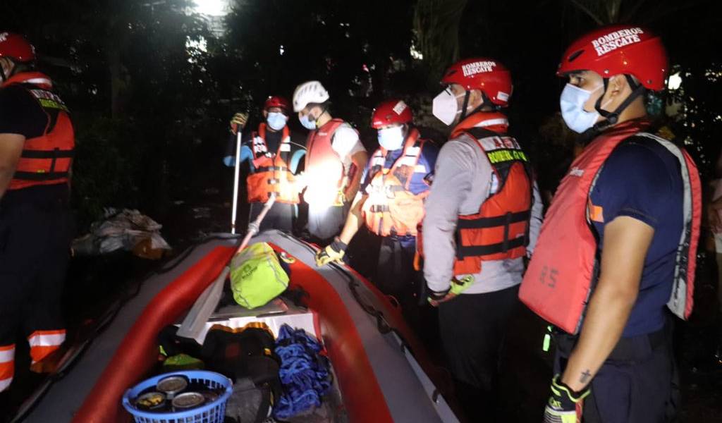 40 familias evacuadas por lluvias en vía Guayaquil - Salinas