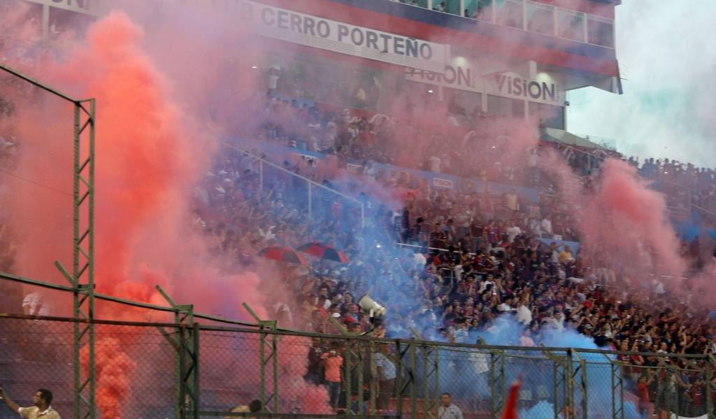 Sancionan a Cerro Porteño sin estadio por violencia de su hinchada el domingo